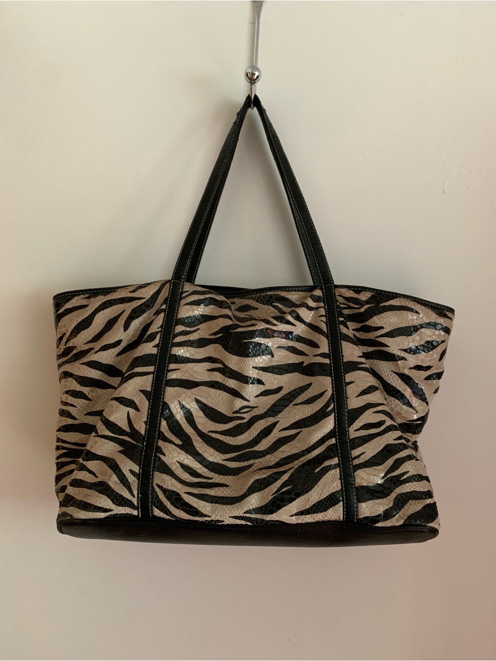 Bueno  , women's Zebra Print Tote Bag - Black and Cream - Picture 2 of 5